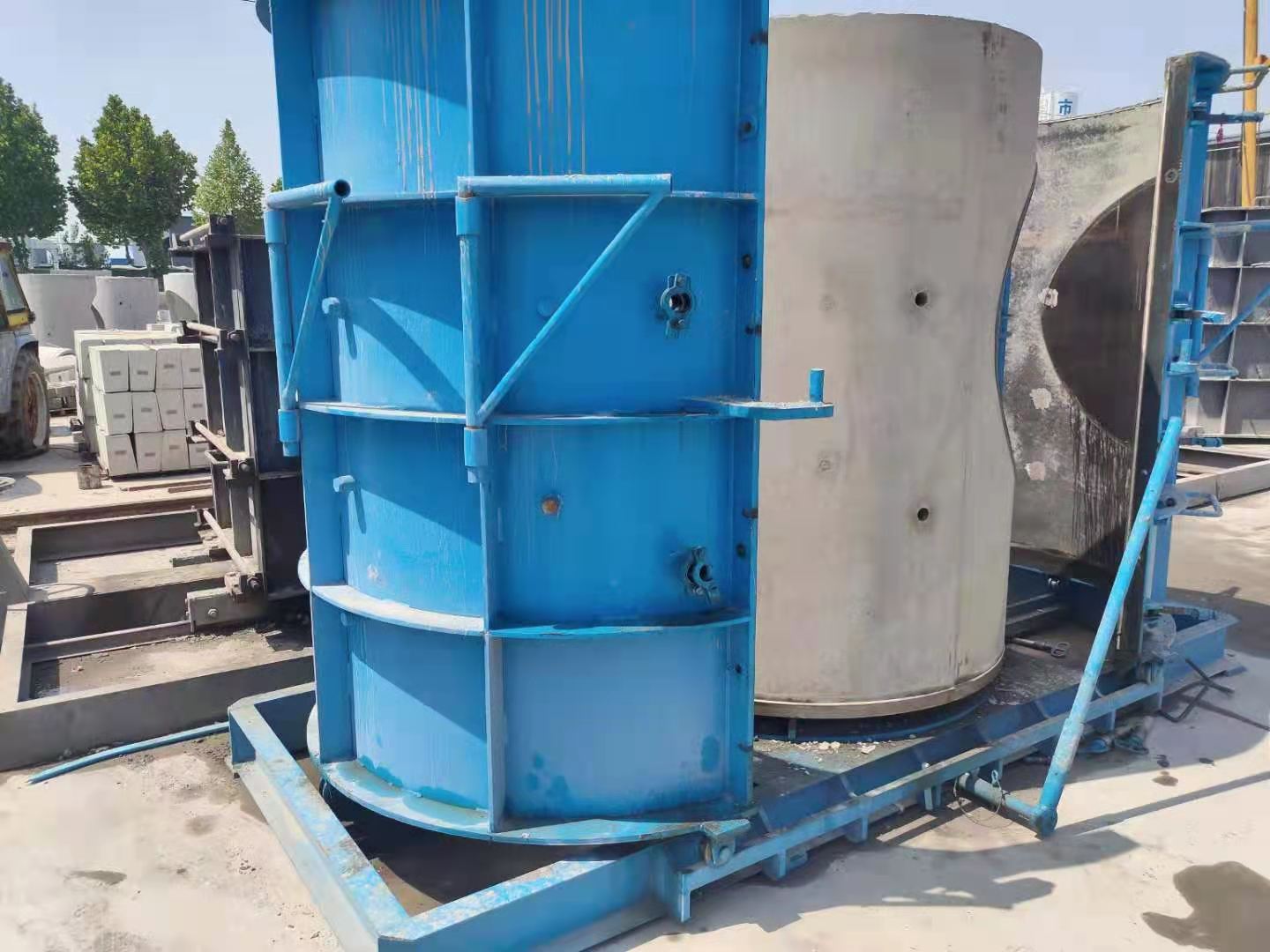 1615670872167939.jpg 检查井模具1.jpg