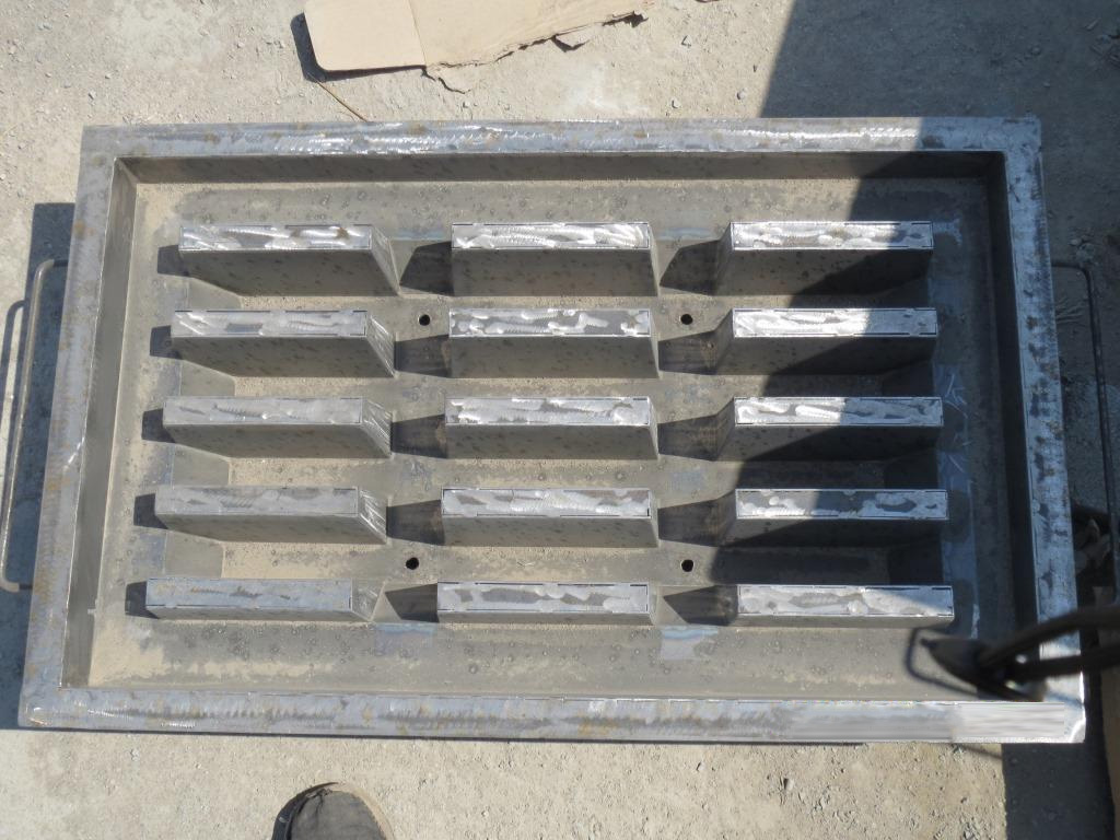 1618059817875497.jpg 盖板模具.jpg