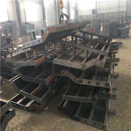 1637578897189411.jpg 防撞护栏钢模板2.jpg